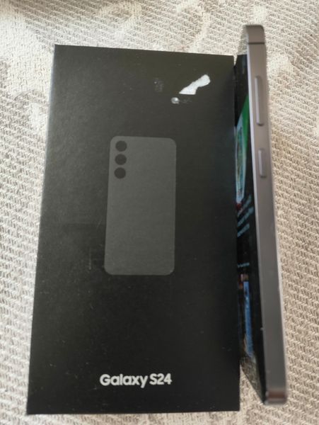 Samsung Galaxy s24. Официал s24/256 фото